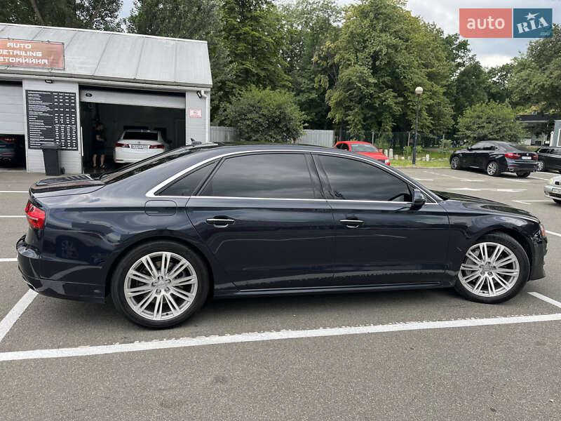 Седан Audi A8 2016 в Киеве