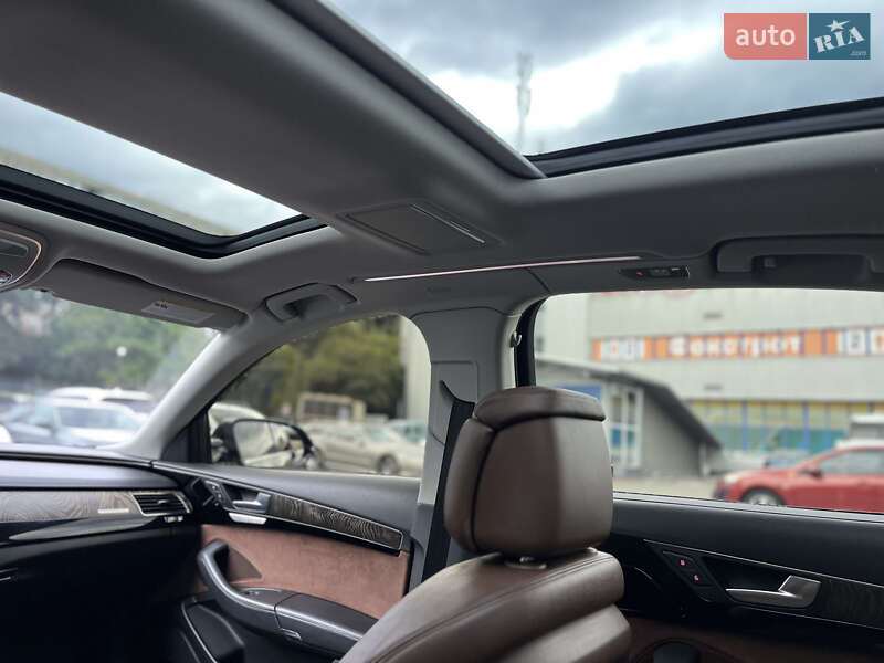 Седан Audi A8 2016 в Киеве