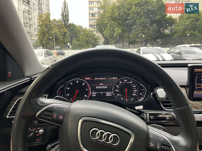 Седан Audi A8 2016 в Киеве