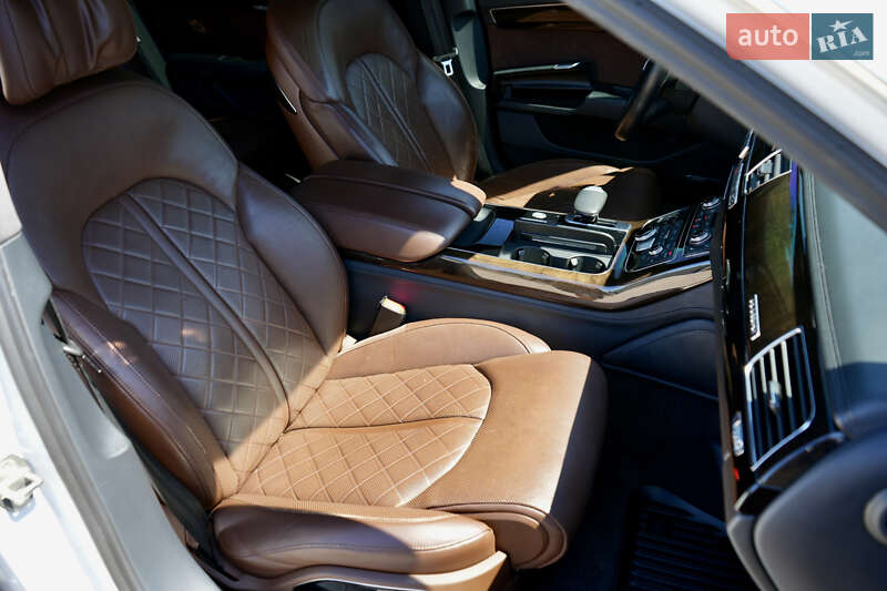 Седан Audi A8 2016 в Житомире