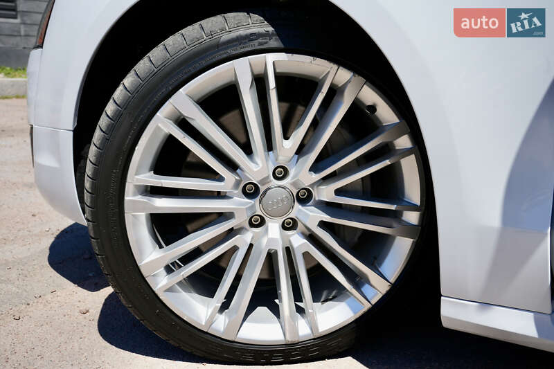 Седан Audi A8 2016 в Житомире