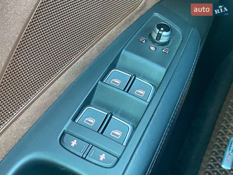 Седан Audi A8 2017 в Києві