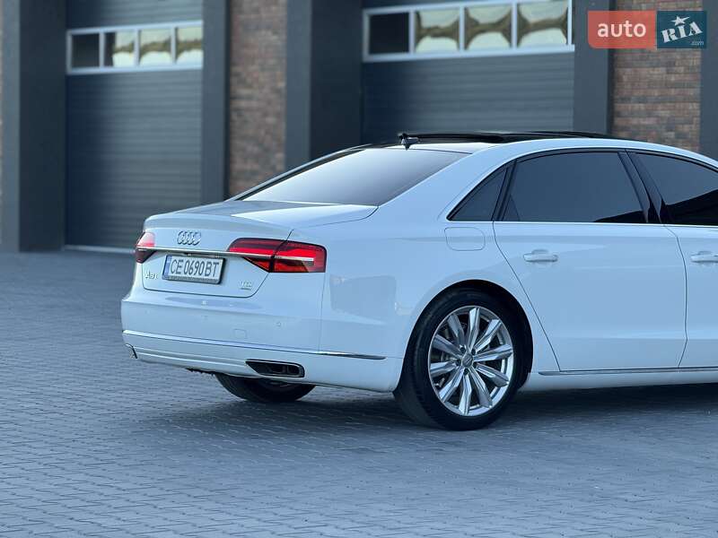 Седан Audi A8 2015 в Черновцах