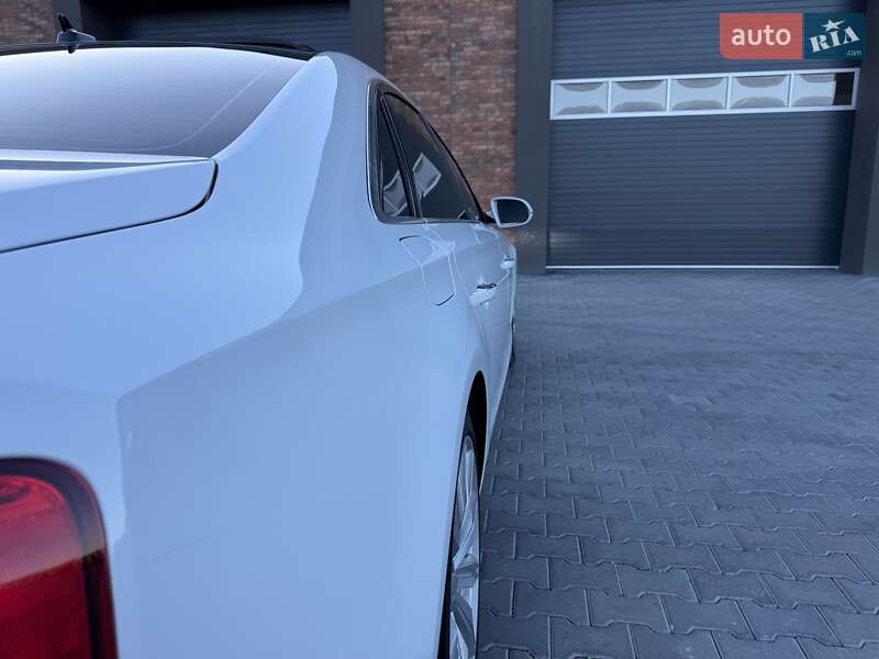 Седан Audi A8 2015 в Черновцах