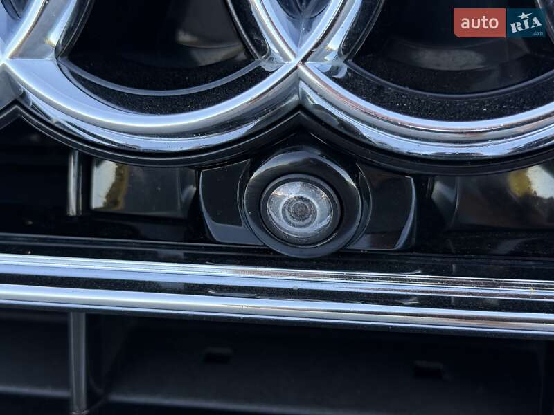 Седан Audi A8 2015 в Черновцах
