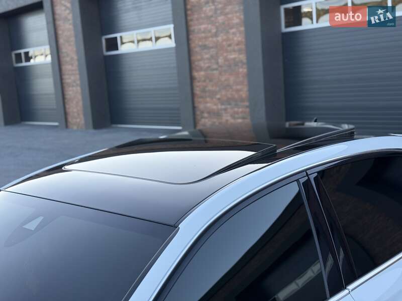 Седан Audi A8 2015 в Черновцах