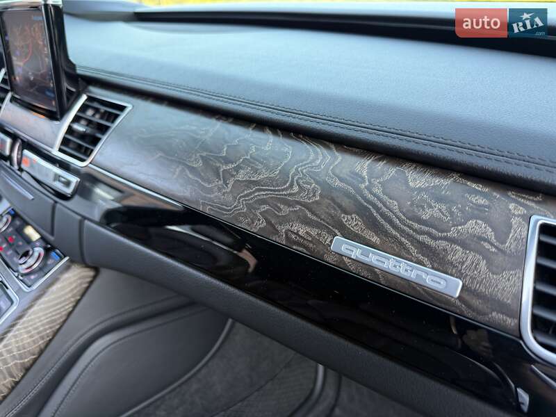 Седан Audi A8 2015 в Черновцах