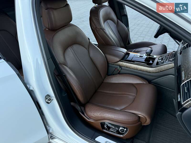 Седан Audi A8 2015 в Черновцах