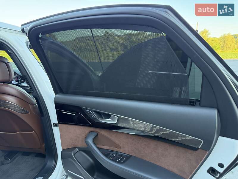 Седан Audi A8 2015 в Черновцах