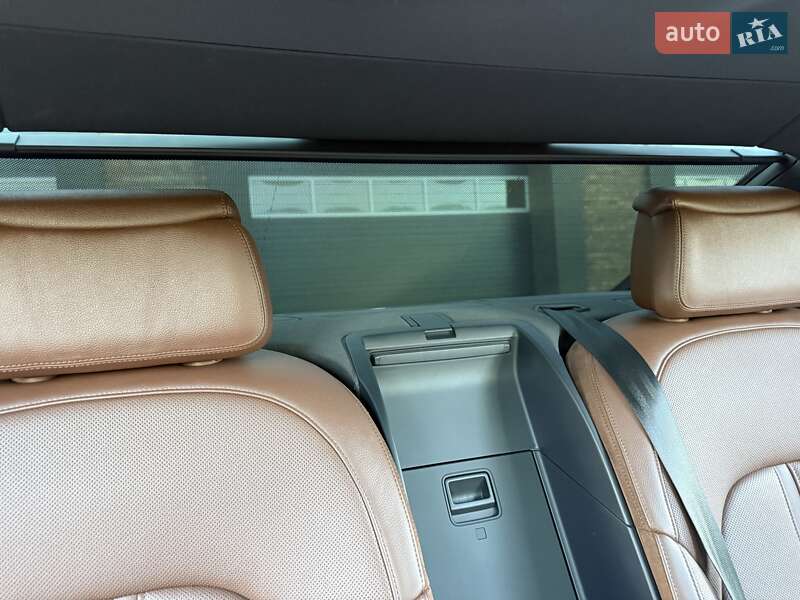 Седан Audi A8 2015 в Черновцах