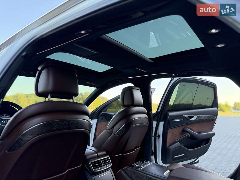Седан Audi A8 2015 в Черновцах