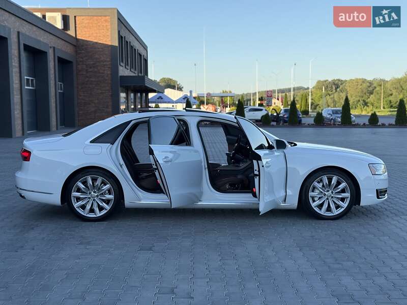 Седан Audi A8 2015 в Черновцах