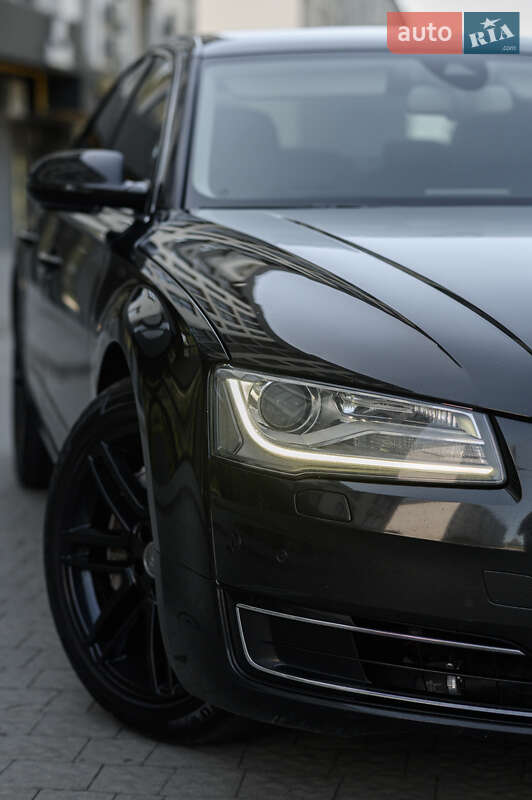 Седан Audi A8 2014 в Львове