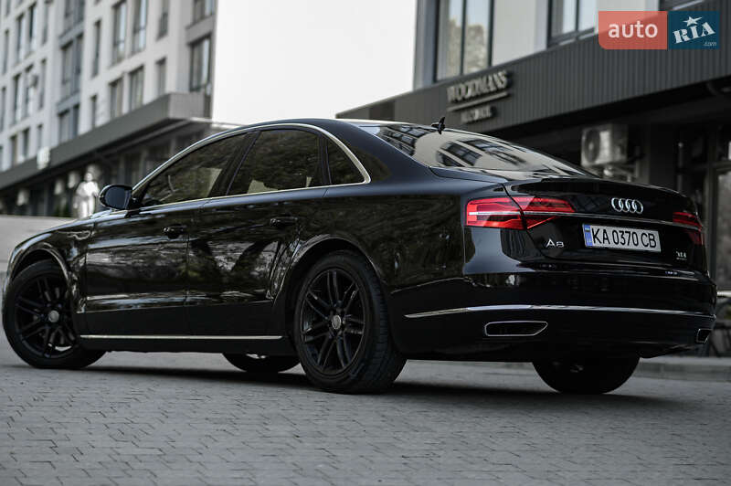 Седан Audi A8 2014 в Львове