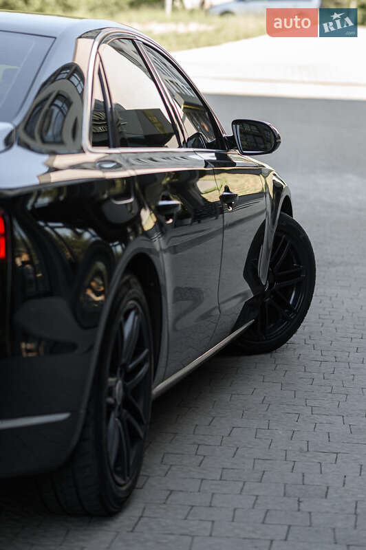 Седан Audi A8 2014 в Львове