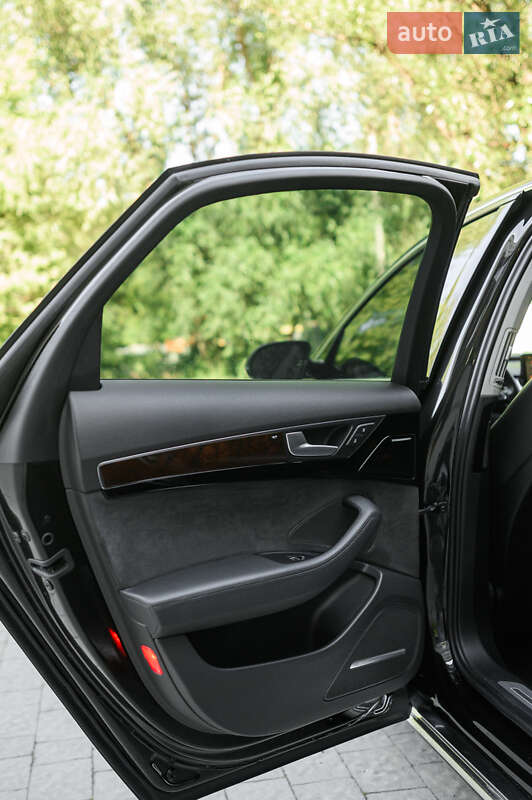 Седан Audi A8 2014 в Львове