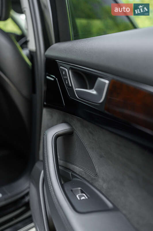 Седан Audi A8 2014 в Львове