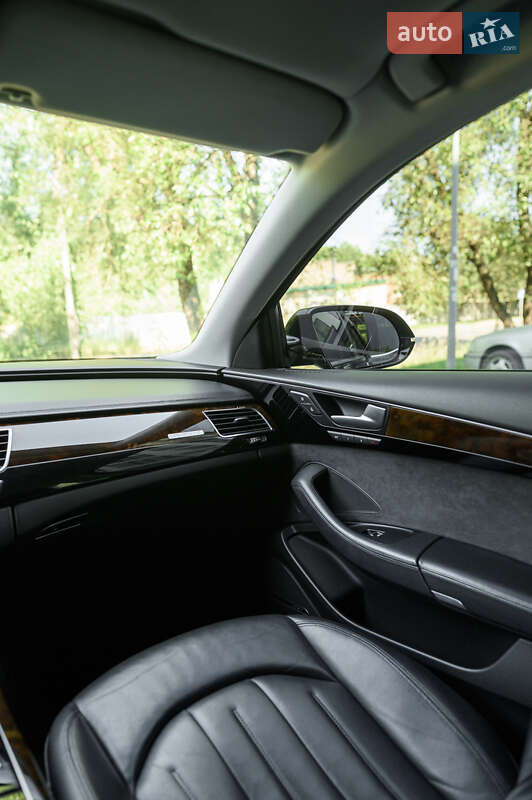 Седан Audi A8 2014 в Львове
