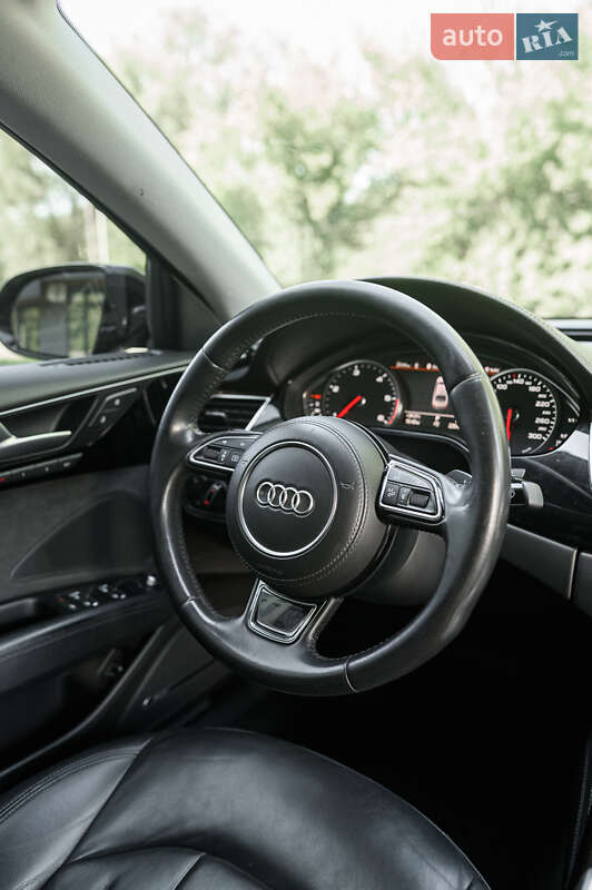 Седан Audi A8 2014 в Львове