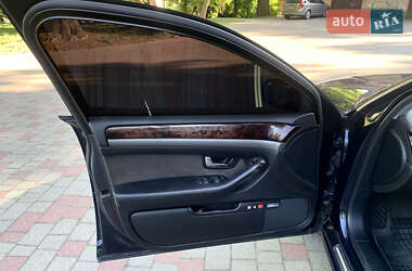 Седан Audi A8 2004 в 