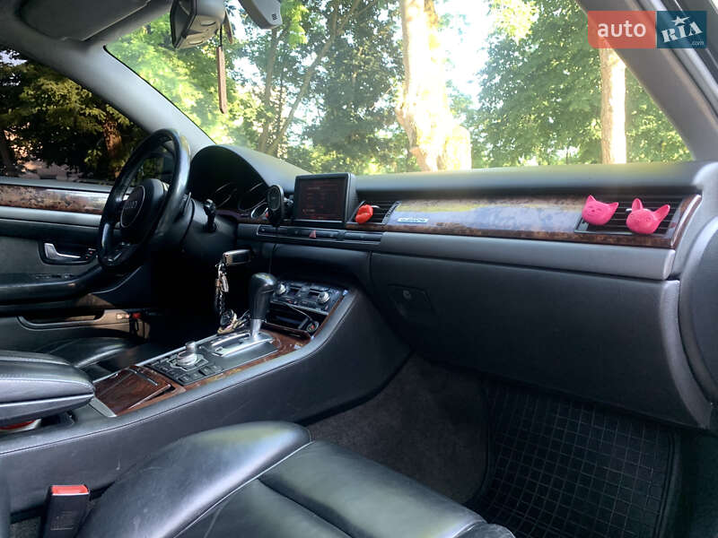 Седан Audi A8 2004 в Львове