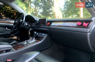 Седан Audi A8 2004 в 
