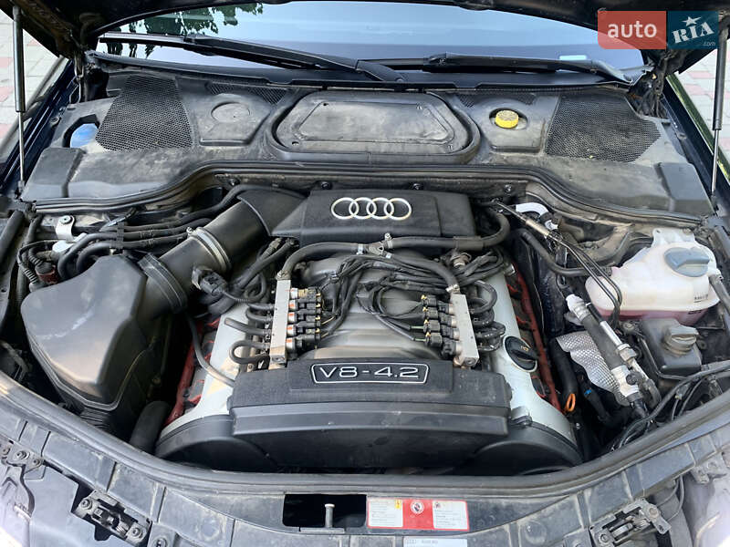 Седан Audi A8 2004 в Львове