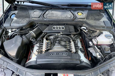 Седан Audi A8 2004 в 