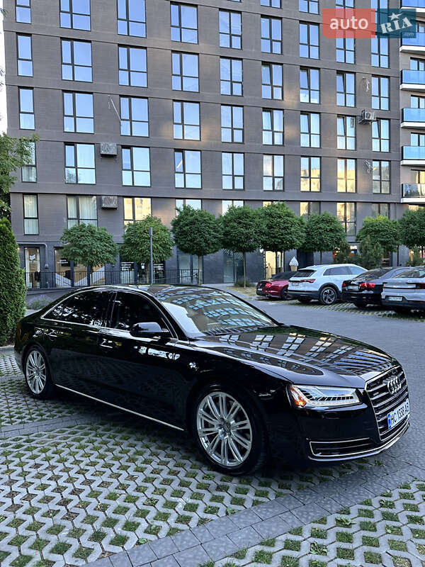 Седан Audi A8 2015 в Львові