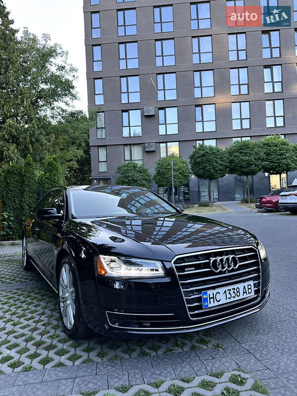 Седан Audi A8 2015 в Львові