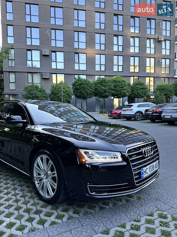 Седан Audi A8 2015 в Львові