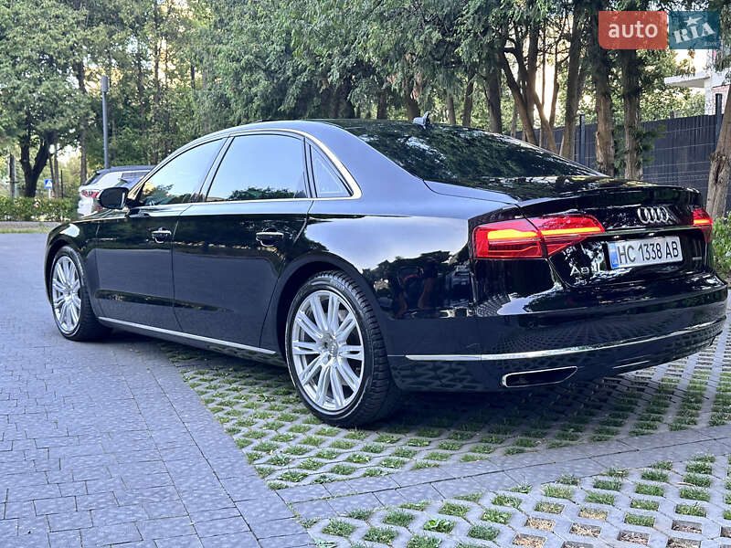 Седан Audi A8 2015 в Львові
