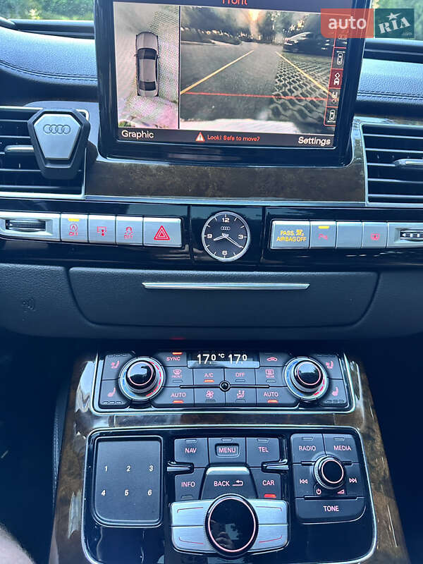 Седан Audi A8 2015 в Львові