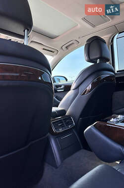 Седан Audi A8 2015 в 