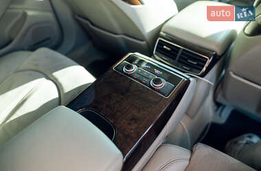 Седан Audi A8 2010 в 