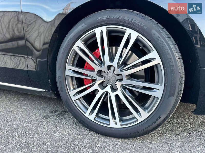 Седан Audi A8 2012 в Киеве