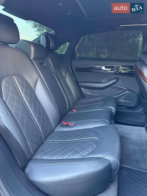Седан Audi A8 2015 в Киеве