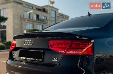 Седан Audi A8 2010 в 
