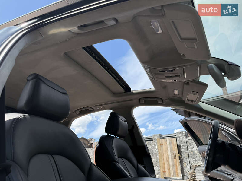Седан Audi A8 2014 в Звягеле