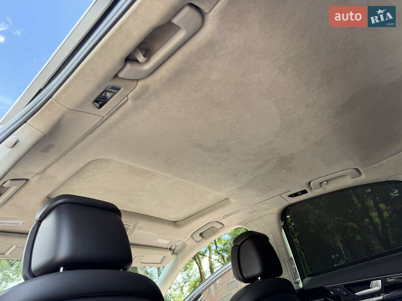 Седан Audi A8 2014 в Звягеле