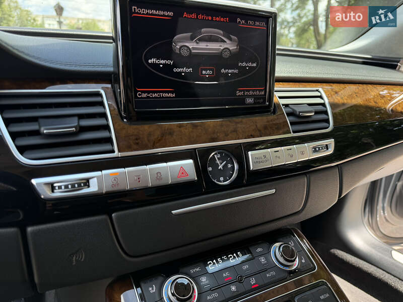 Седан Audi A8 2014 в Звягеле