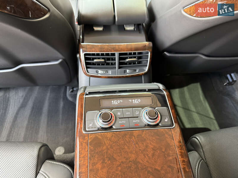 Седан Audi A8 2014 в Звягеле