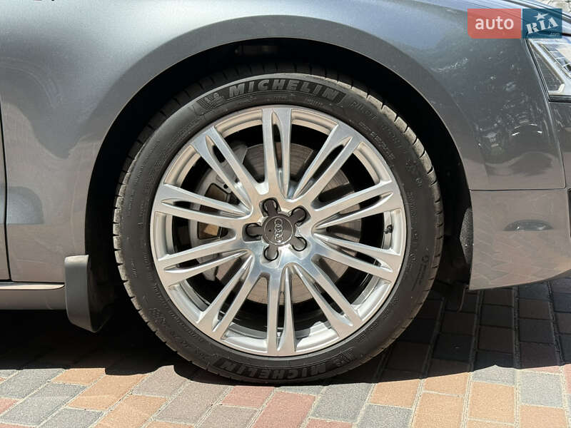 Седан Audi A8 2014 в Звягеле