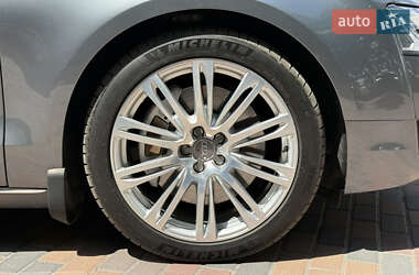 Седан Audi A8 2014 в 