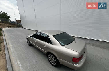 Седан Audi A8 2000 в 