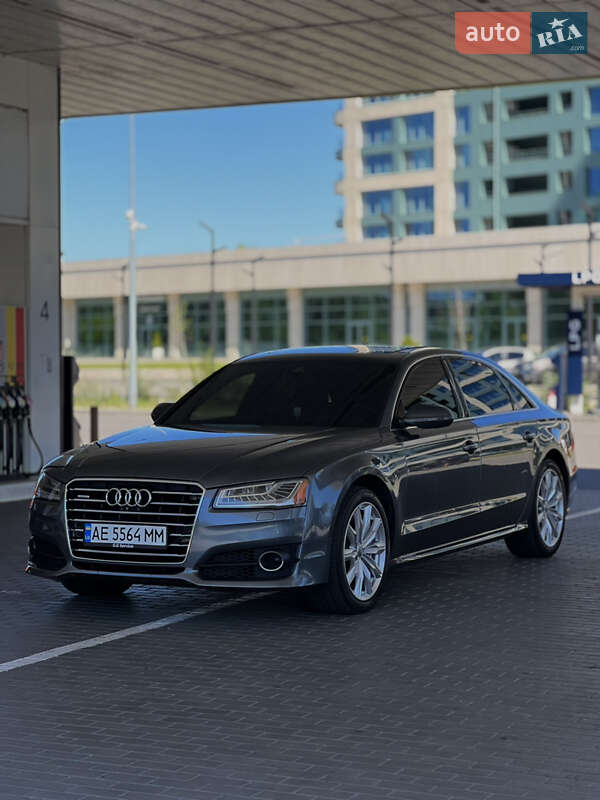 Седан Audi A8 2016 в 