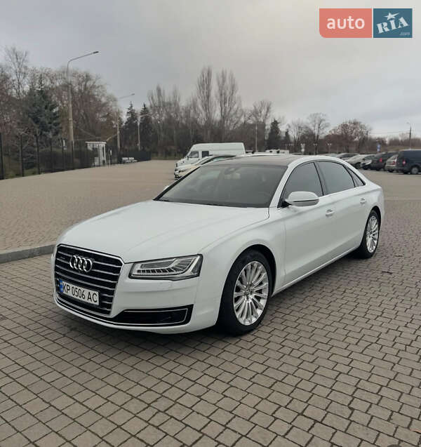 Седан Audi A8 2015 в 