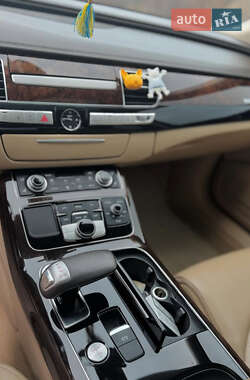 Седан Audi A8 2015 в 
