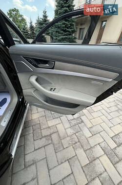 Седан Audi A8 2015 в 