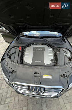 Седан Audi A8 2015 в 